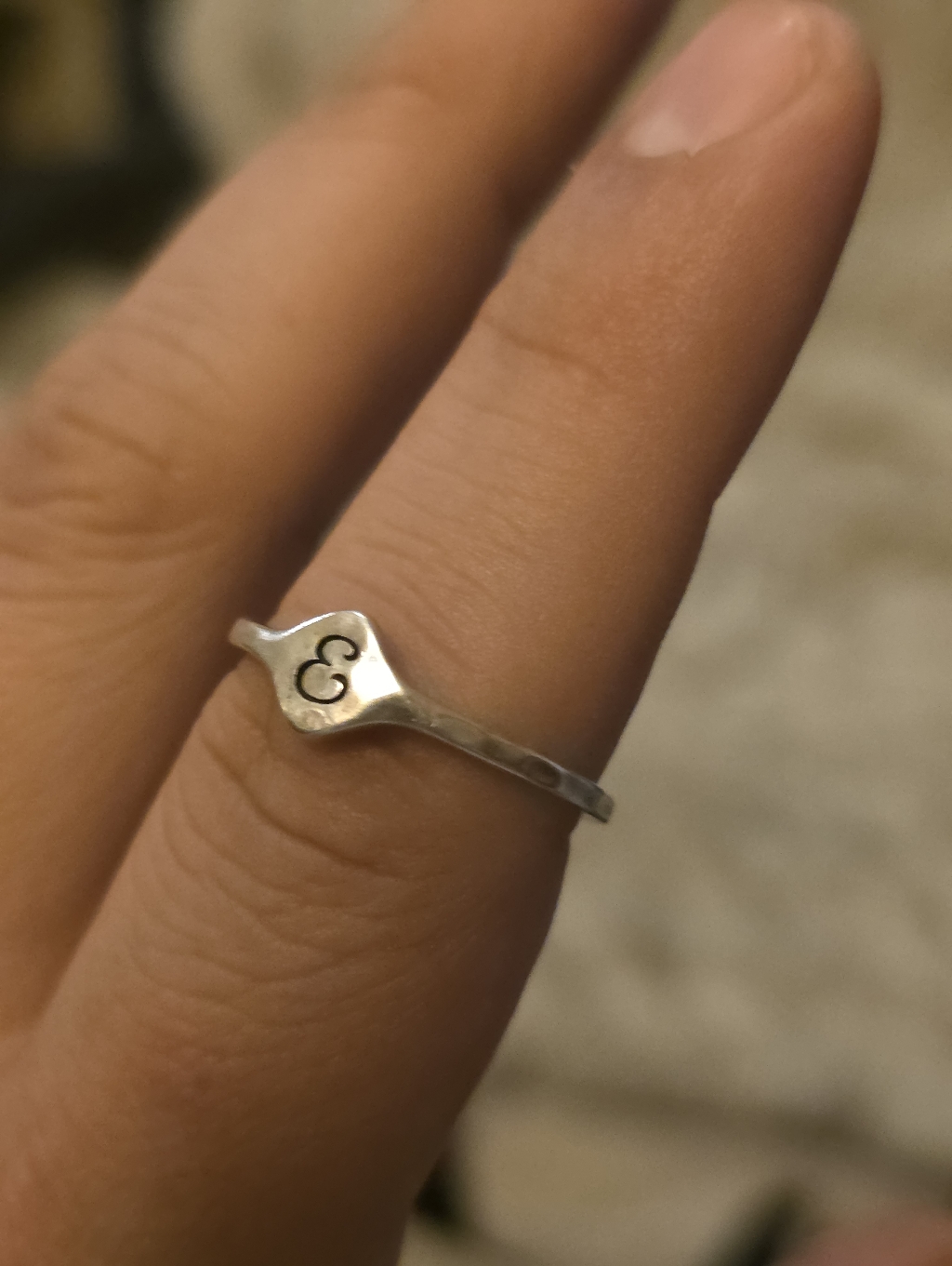 Hammered Ring With E